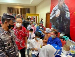 Danlantamal IV Tinjau Vaksinasi Pelajar di Batam