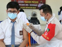 Ratusan Pelajar dan Guru di Tembilahan Disuntik Vaksin Sinovac