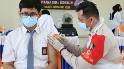 Ratusan Pelajar dan Guru di Tembilahan Disuntik Vaksin Sinovac