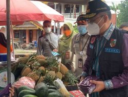Pemko Pekanbaru Bagikan 3.000 Masker ke Pedagang Pasar Kodim dan Sukaramai