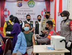 Polda Riau Gelar Vaksinasi di Kampus UNRI