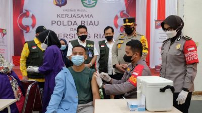 Polda Riau Gelar Vaksinasi di Kampus UNRI