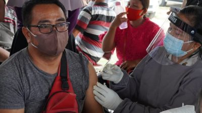 Masyarakat Antusias Ikuti Vaksinasi Massal di Koto Gasib Siak