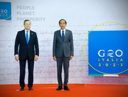 Hadiri KTT G20 Roma, Presiden Joko Widodo Disambut PM Italia Mario Draghi