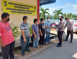 Polsek KKP Batam Bagikan Sembako ke Masyarakat Sekitar Pelabuhan Roro Punggur