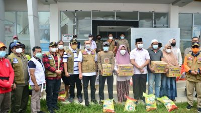 Gubri Salurkan Bantuan Sembako dan Obat-obatan untuk Warga Terdampak Banjir di Rohul