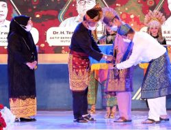 Delapan Tokoh Terima Anugerah Batam Madani 2021