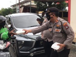 Polsek Lubuk Baja Bersama Yayasan Chit Ong King Batam Bagikan Sembako dan Nasi Kotak