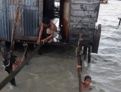 Ombak Setinggi 4 Meter Hantam Ratusan Rumah Suku Laut Riau