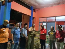 BPBD Riau Serahkan Bantuan untuk Suku Laut Korban Gelombang Pasang