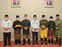 Gubernur Riau Terima Kunjungan Silaturahmi LAMR Pelalawan