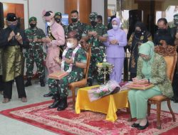 Tiba di Batam, KSAD Disambut dengan Prosesi Tepung Tawar