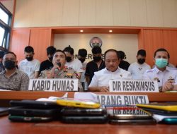 Polisi Tangkap 10 WNA Pelaku Pemerasan Modus Sex Phone di Batam