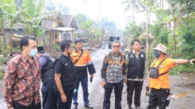 Sekda Batam Serahkan Langsung Bantuan Rp500 Juta untuk Korban Erupsi Gunung Semeru