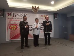 BNSP Serahkan Sertifikat Kompetensi Gada Utama ke Satpam di Batam