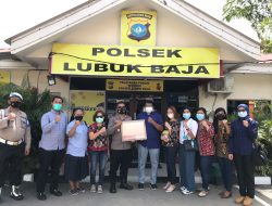 Polsek Lubuk Baja Terima Penghargaan dari Jaringan Peduli Migran Perempuan dan Anak