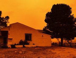 Mengerikan, Langit di Spanyol Jadi Oranye