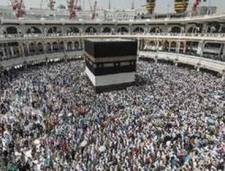 Arab Saudi Cabut Aturan Prokes Covid-19 Haji dan Umrah