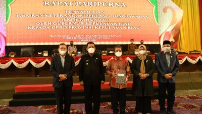 Gubernur Kepri Sampaikan LKPj 2021 dalam Rapat Parpurna DPRD