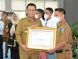 Gubernur Ansar Serahkan Bantuan RT/RW di Bintan