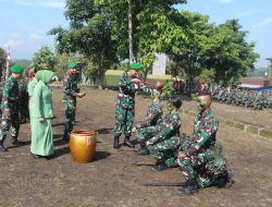 417 Prajurit Baru Bekang TNI AD Gelar Tradisi Korps Pembaretan
