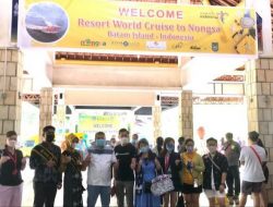 Wisatawan Asal Singapura Naik Kapal Pesiar Berkunjung ke Batam