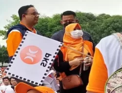 Anies Kenakan Baju Bernuansa Oranye saat Hadiri Jalan Sehat PKS