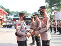 Ungkap Kasus Curas, Polsek Lubuk Baja Terima Penghargaan
