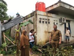 Angin Puting Beliung Rusak Belasan Rumah di Toapaya Bintan
