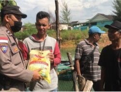 Polsek Bengkong Salurkan Bantuan Beras ke Nelayan Terdampak Kenaikan BBM