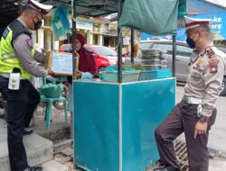 Satlantas Polres Bintan Salurkan Bansos ke Pedagang Kaki Lima