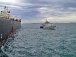 TNI AL Patroli Lanjutan Kapal Tanker yang Kandas di Perairan Pulau Nipah Batam