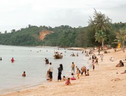 Libur Imlek, Pantai di Barelang Batam Dipadati Pengunjung