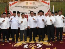 Jusuf Kalla Lantik Isdianto Jadi Ketua PMI Kepri