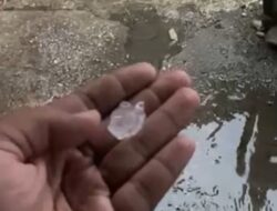 Ini Penjelasan BMKG soal Hujan Es di Pekanbaru