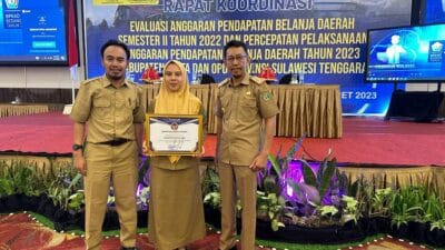 Kolut Raih Penghargaan Daerah Terbaik di Sultra Dalam Penyerapan Anggaran