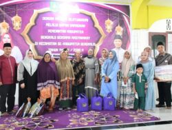 Safari Ramadhan di Balai Raja, Bupati Bengkalis Salurkan Santunan ke Anak Yatim dan Kaum Dhuafa