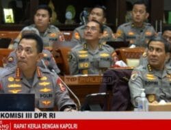 Seorang Wanita Tiba-Tiba Berteriak di Tengah Rapat Kerja Komisi III: Mohon Izin Pak Kapolri