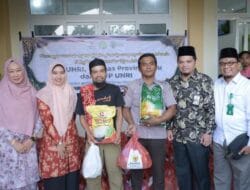 UNRI Salurkan Sembako ke Petugas Keamanan dan Kebersihan