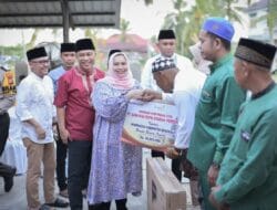 Safari Ramadhan di Bukit Batu, Bupati Bengkalis Serahkan 2.672 Paket Sembako Murah Bersubsidi ke Masyarakat
