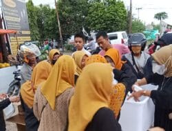 Ramadhan Penuh Berkah, Ketua DPW Permata Umat Bagikan 500 Takjil Kepada Pengguna Jalan