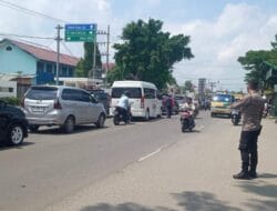 Kapolsek Kertapati Turun Langsung Urai Macet di Simpang Sungki