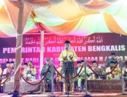 Ribuan Masyarakat Bengkalis Saksikan Pelepasan Pawai Takbir oleh Wabup Bagus Santoso