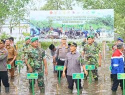 Bersama Polri dan Pemerintah Daerah, Dandim Bengkalis Tanam 5000 Bibit Mangrove