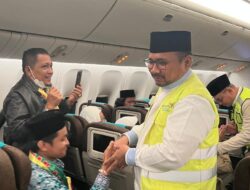 Menag Lepas Keberangkatan Kloter Pertama Jamaah Haji Indonesia