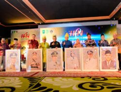 Bupati Kasmarni Terima Anugerah PWI Riau Award 2023