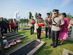 Jelang HUT ke-77 Bhayangkara, Kapolri Ziarah ke TMP Kalibata