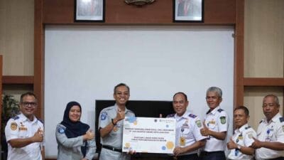 Jasa Raharja Kepri Serahkan Bantuan Kursi Roda untuk Pelabuhan ke Dishub Batam