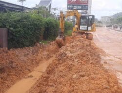 Hindari Banjir ke Perumahan Sekitar, Pollux dan Kontraktor PU Kebut Penyelesaian Saluran Drainase Kota