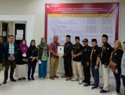 Ketua DPD Partai Umat Bersama Pengurus Serahkan Berkas Perbaikan Bacaleg ke KPU Palembang